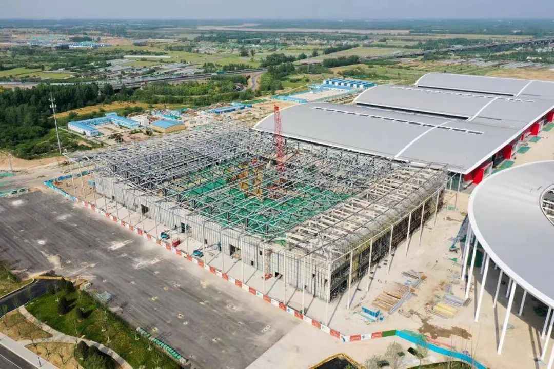 济南黄河国际会展中心N1展馆主体封顶