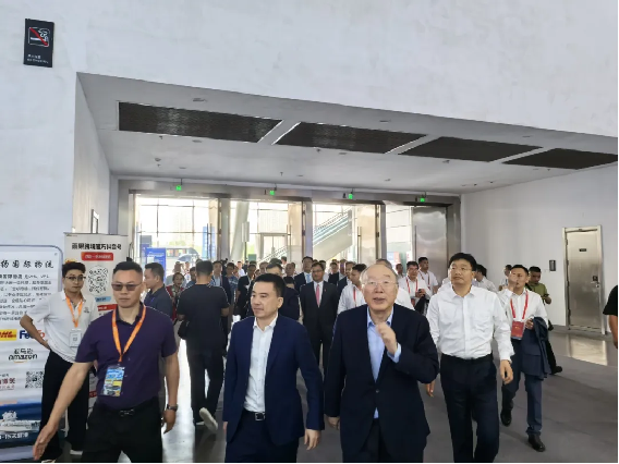 跨境领航 货通全球｜2025长江流域跨博会在南昌盛大开幕