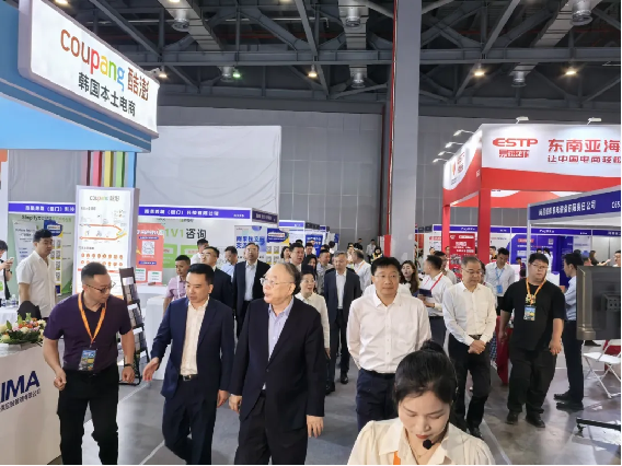 跨境领航 货通全球｜2025长江流域跨博会在南昌盛大开幕